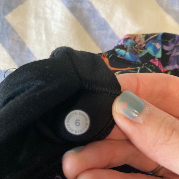 Lululemon Energy Bra Flowerscope Multi size 6 - Picture 3 of 3